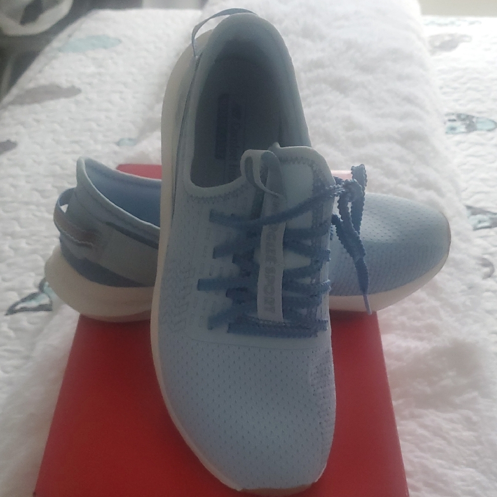 New Balance Blue Sneakers Modern Athletic Design